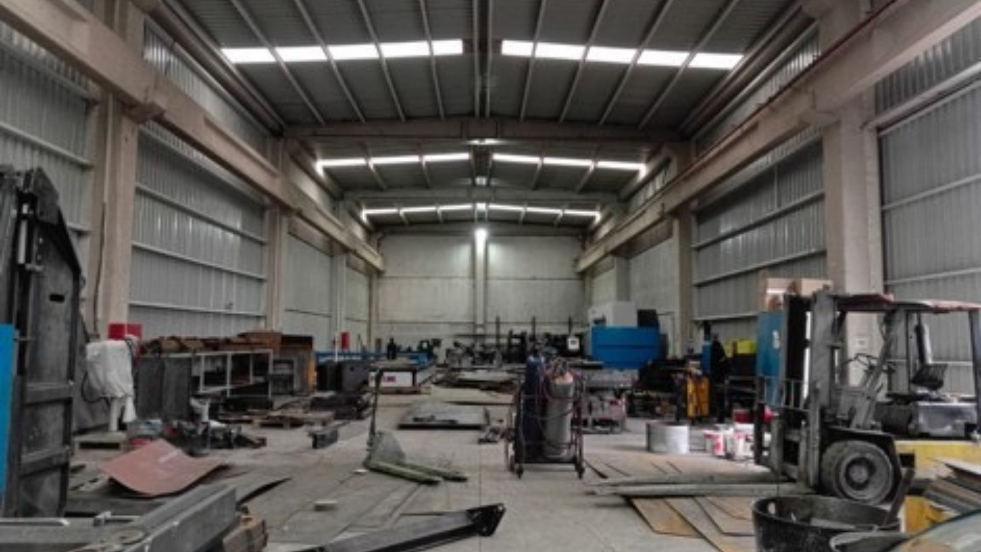 Kaizen öncesi üretim alanı - düzensiz ve verimsiz yerleşim